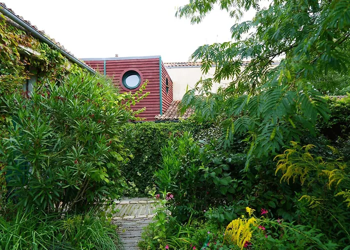 Maison Du Chat Bleu